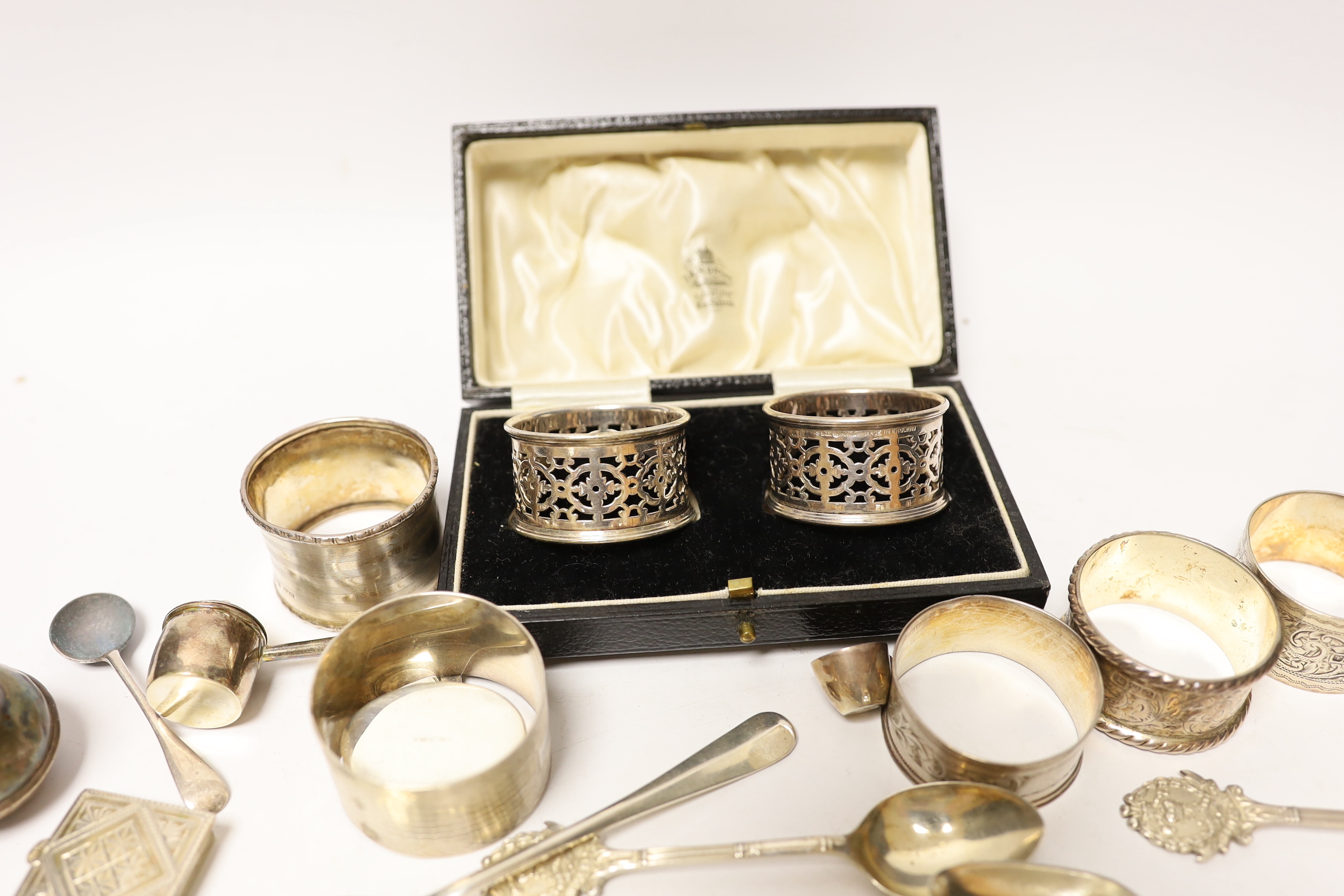 Sundry small silver including napkin rings, flatware plated items and a miniature modern silver bullet teapot, by Rodney Clive Pettit.
